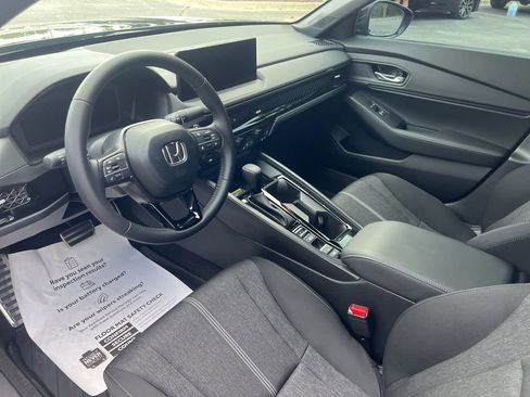 Used 2025 Honda Accord Sport image 9