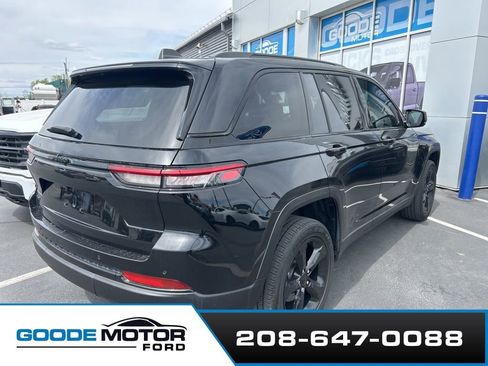 Used 2023 Jeep Grand Cherokee Altitude AWD/4WD image 4