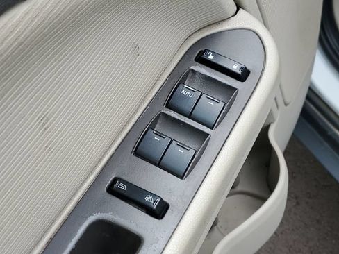 Used 2008 Ford Taurus SEL FWD image 9