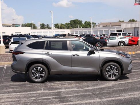 New 2026 Toyota Highlander XLE AWD/4WD image 5