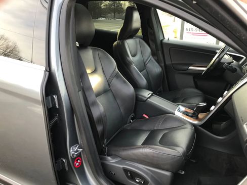Used 2016 Volvo XC60 T5 Premier w/ Proximity Package image 50