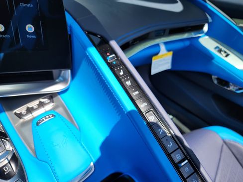 Used 2024 Chevrolet Corvette Stingray Premium Conv w/ Z51 Performance Package RWD image 27