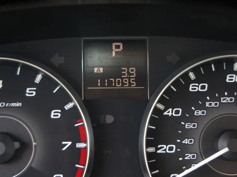 Used 2011 Subaru Outback 2.5i AWD/4WD image 41