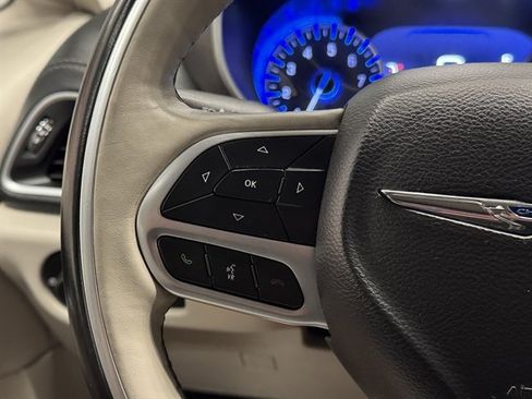 Used 2019 Chrysler Pacifica Limited FWD image 24