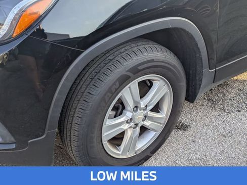 Used 2022 Chevrolet Trax LT w/ LT Convenience Package AWD/4WD image 6