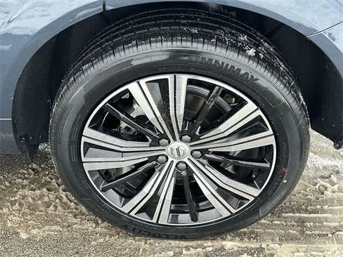 Used 2023 Volvo XC60 T8 Ultimate w/ Climate Package image 5