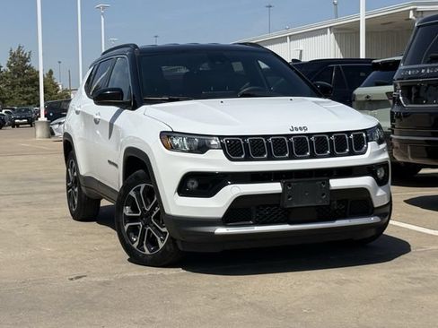 Used 2024 Jeep Compass Limited AWD/4WD image 2