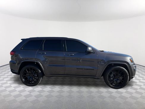 Used 2020 Jeep Grand Cherokee Altitude image 5