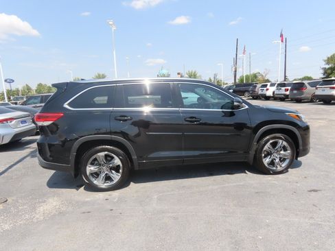 Used 2018 Toyota Highlander Limited Platinum AWD/4WD image 10