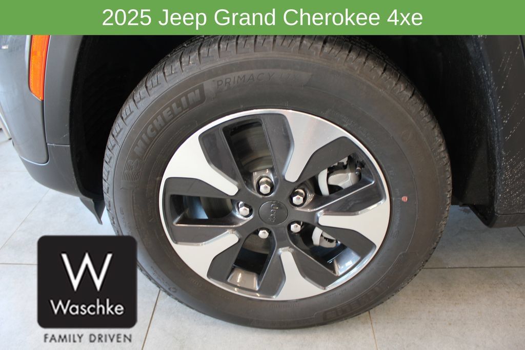 New 2025 Jeep Grand Cherokee Limited 4xe w/ Trailer Tow Package AWD/4WD image 11