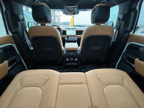 Used 2023 Land Rover Defender 110 image 32