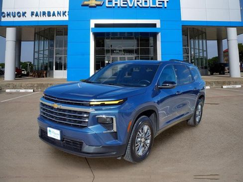 Certified 2026 Chevrolet Traverse LT FWD image 1