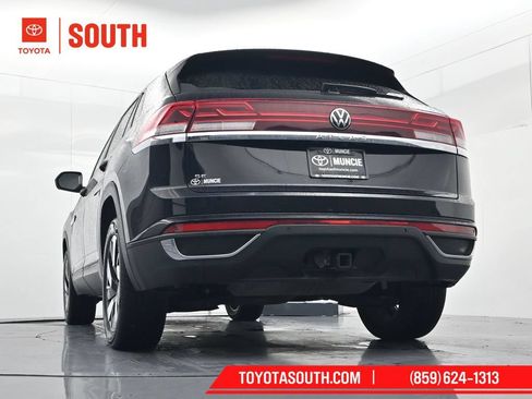 Used 2024 Volkswagen Atlas Cross Sport SE FWD image 49