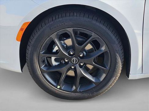 New 2026 Chrysler Pacifica Limited image 18