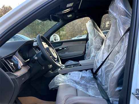 New 2026 Volvo XC90 B6 Ultra image 10