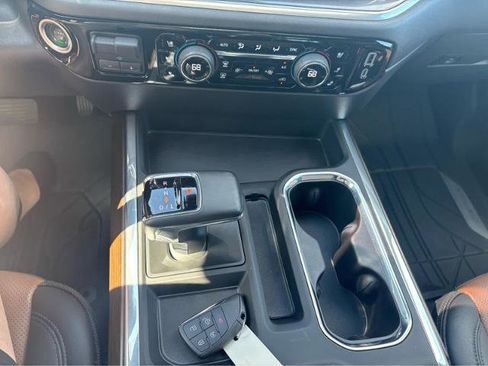 Used 2025 Chevrolet Silverado 1500 High Country w/ High Country Premium Package AWD/4WD image 22