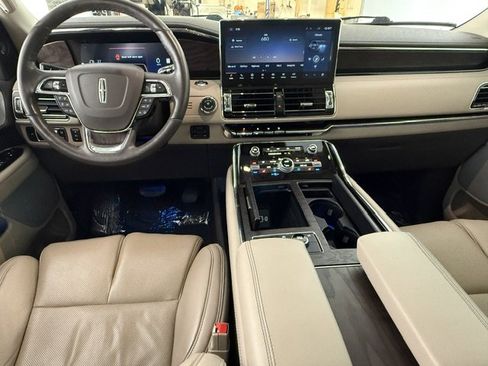 Used 2024 Lincoln Navigator Reserve AWD/4WD image 16