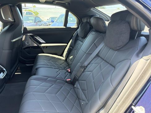 Used 2026 BMW i7 xDrive60 AWD/4WD image 12
