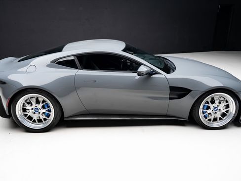 Used 2020 Aston Martin V8 Vantage Coupe RWD image 36