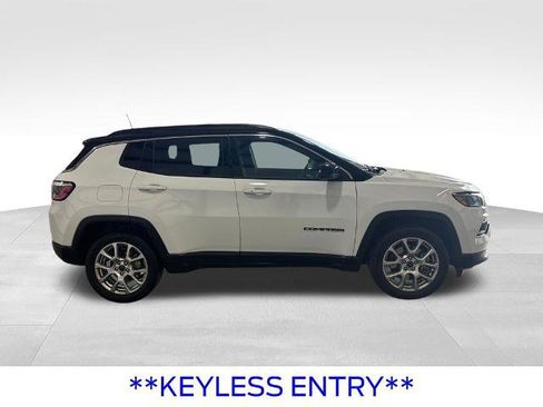 Used 2025 Jeep Compass Limited AWD/4WD image 9