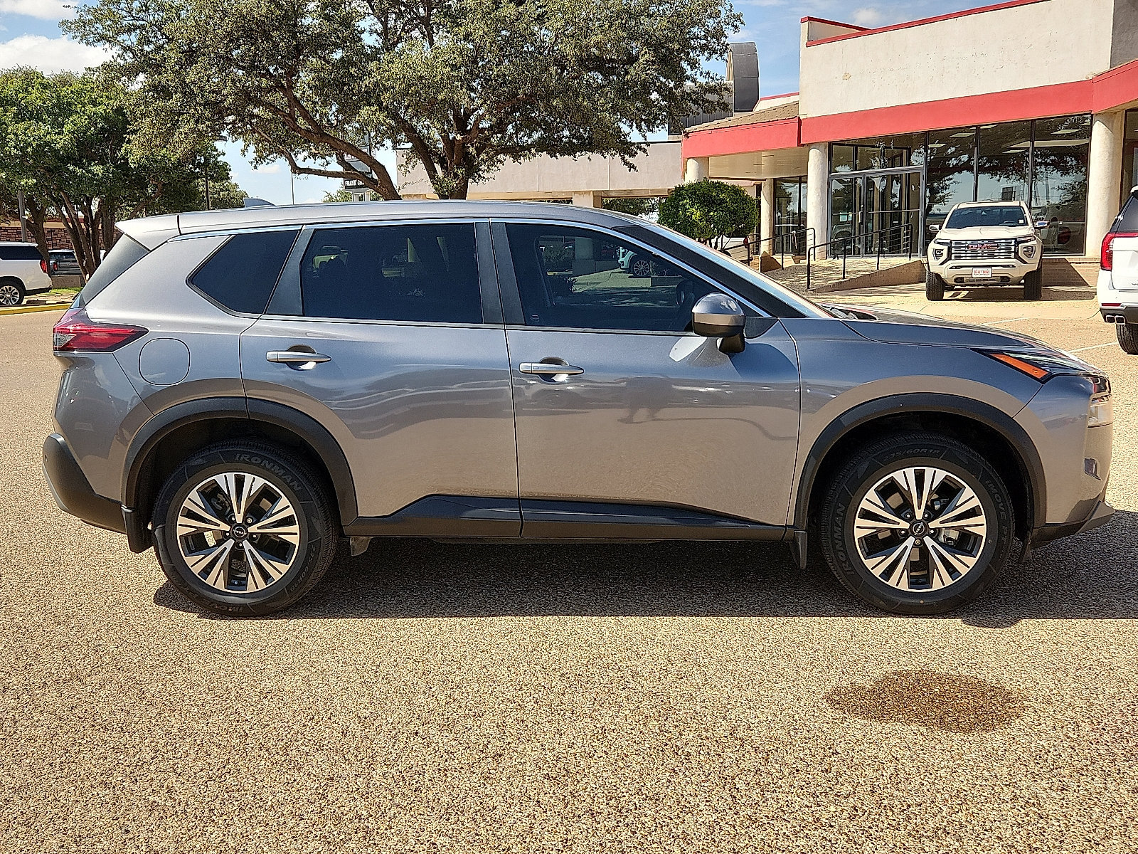Used 2023 Nissan Rogue SV FWD image 8