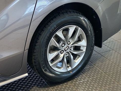 Used 2023 Toyota Sienna LE FWD image 8