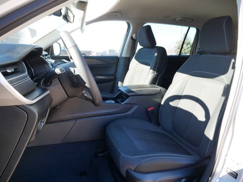 Used 2023 Jeep Grand Cherokee L Laredo w/ Luxury Tech Group I image 35