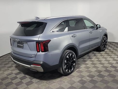 Used 2025 Kia Sorento EX w/ Panoramic Sunroof Package image 4