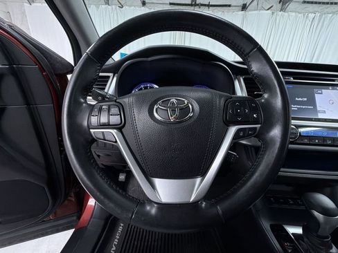 Used 2018 Toyota Highlander SE AWD/4WD image 28