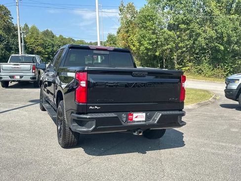 Used 2024 Chevrolet Silverado 1500 RST w/ Dark Appearance Package AWD/4WD image 5