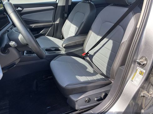 Used 2025 Volkswagen Jetta SE image 33