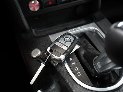 Used 2019 Ford Mustang Coupe RWD image 26
