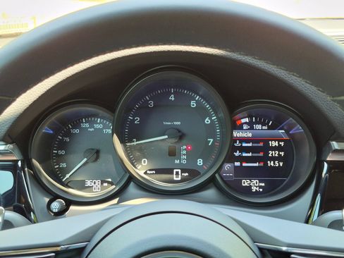Certified 2026 Porsche Macan AWD/4WD image 11