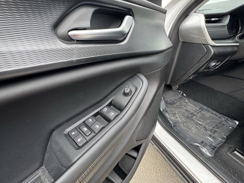 Used 2023 Jeep Grand Cherokee Laredo image 16