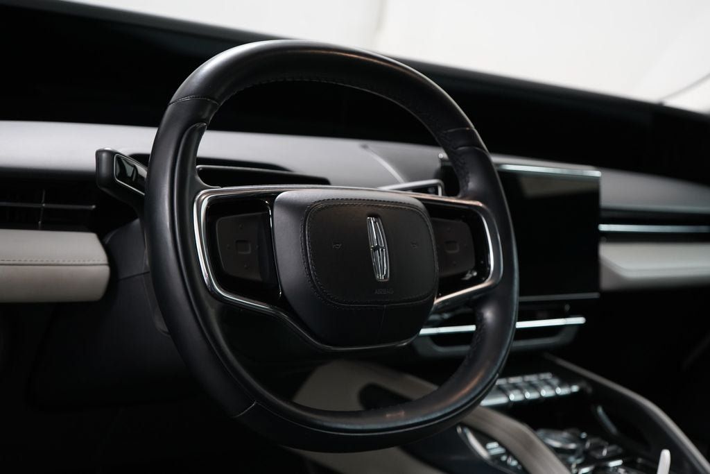 Used 2025 Lincoln Nautilus Premier AWD/4WD image 22