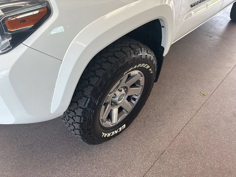 Used 2023 Toyota Tacoma SR5 AWD/4WD image 4