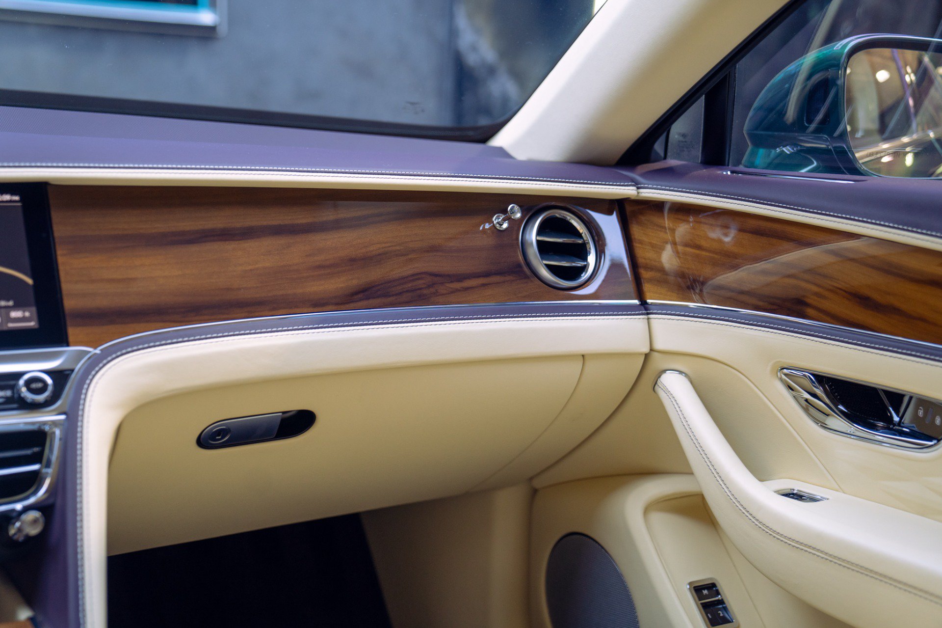 Used 2022 Bentley Flying Spur V8 AWD/4WD image 37