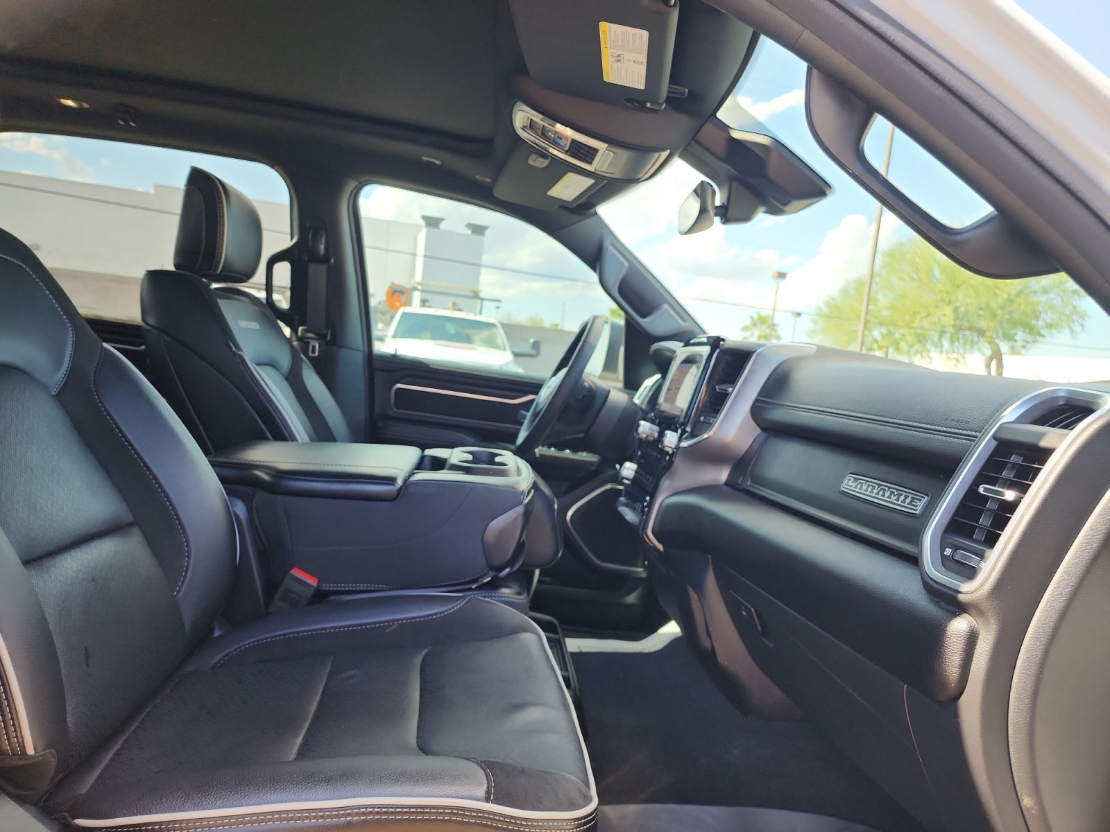 Used 2025 RAM 1500 Laramie AWD/4WD image 32
