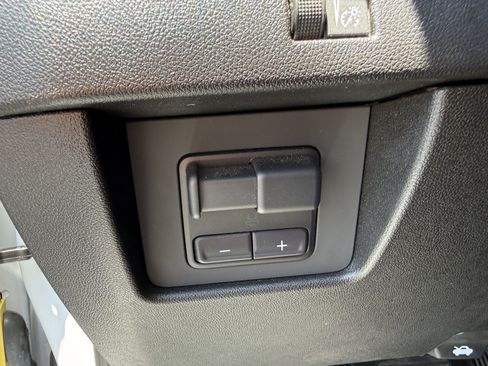 Used 2025 Chevrolet Colorado W/T w/ WT Custom Package AWD/4WD image 19