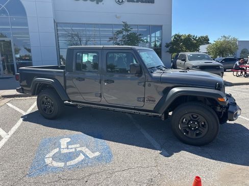 New 2025 Jeep Gladiator Sport image 40