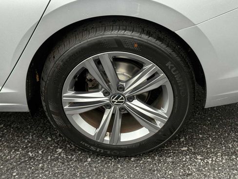 Certified 2023 Volkswagen Jetta SE w/ Panoramic Sunroof Package image 8