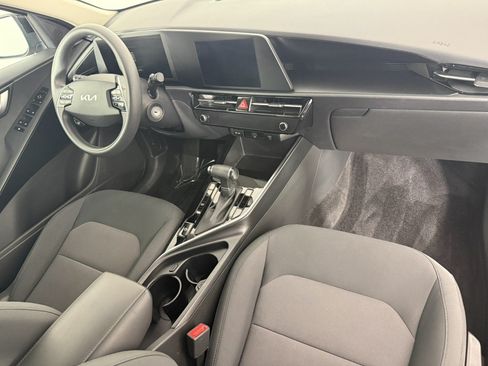 Used 2025 Kia Niro LX FWD image 11