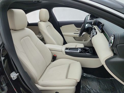 Used 2024 Mercedes-Benz CLA 250 4MATIC image 19