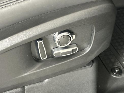 New 2025 Land Rover Defender 130 S image 34