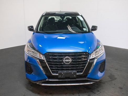 Used 2023 Nissan Kicks SV image 2