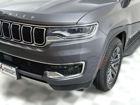 Used 2024 Jeep Wagoneer L Series II w/ Flexible Seating Group AWD/4WD image 12