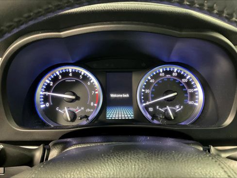 Used 2019 Toyota Highlander XLE image 25