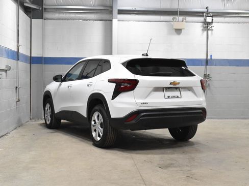 Used 2026 Chevrolet Trax LS w/ Driver Confidence Package FWD image 21