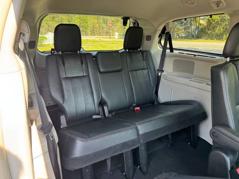 Used 2016 Chrysler Town & Country Touring w/ Driver Convenience Group image 43