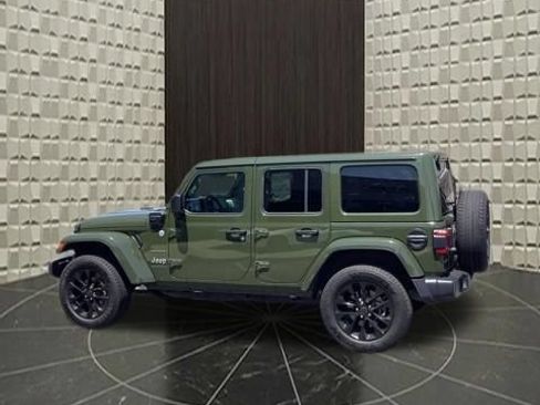 Used 2024 Jeep Wrangler Unlimited Sahara AWD/4WD image 8